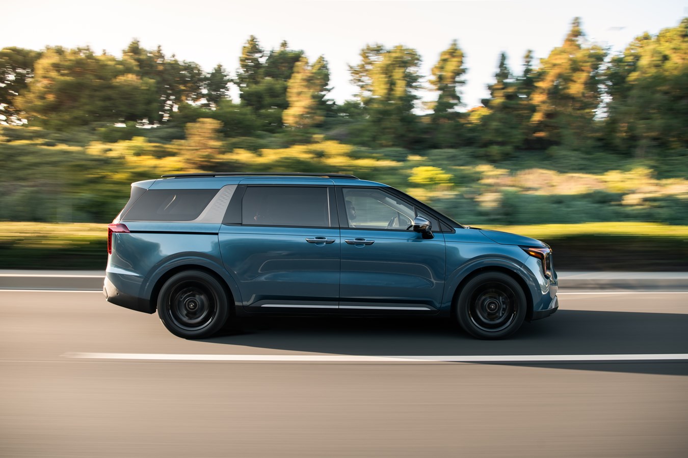 2025 Kia Carnival Front Profile