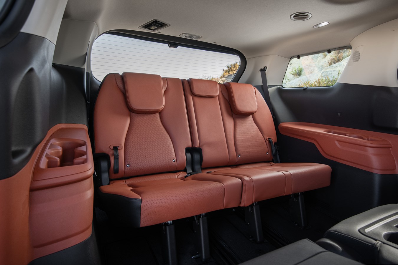 Interior cockpit of the 2025 Kia Carnival