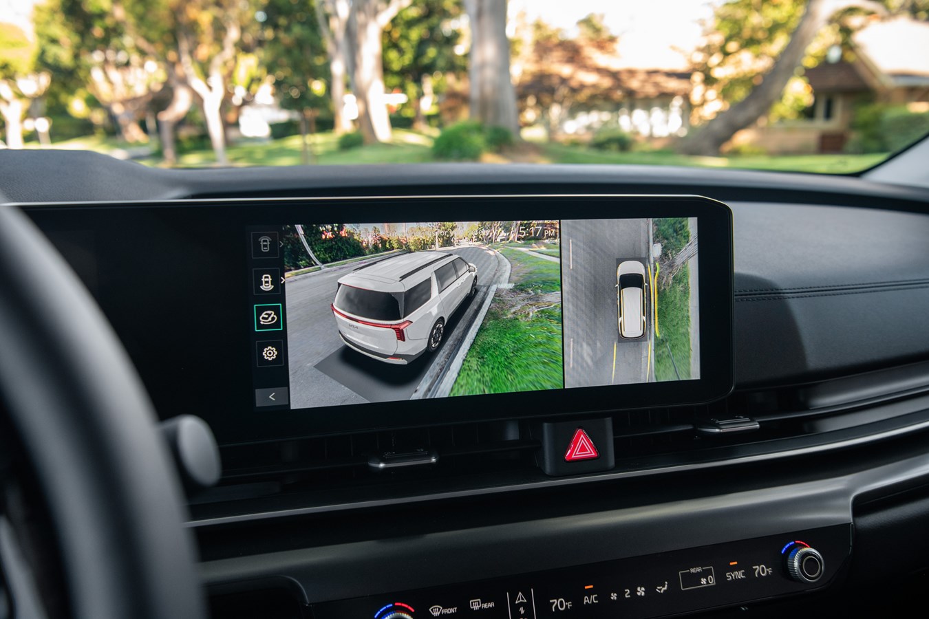2025 Kia Carnival dashboard and touchscreen