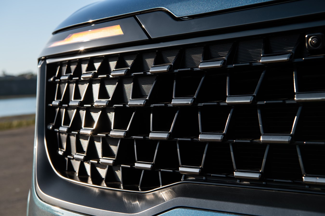 2025 Kia Carnival exterior in urban environment