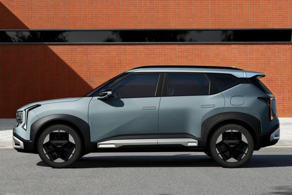 2027-kia-seltos-hybrid-side
